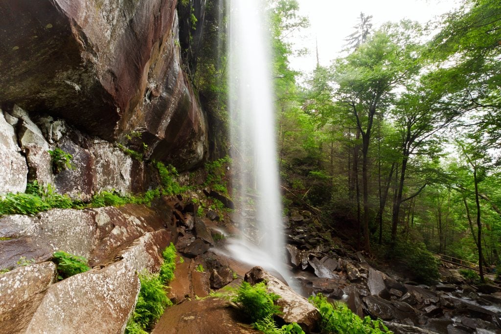 Things To Do https://heavenscabins.icnd-cdn.com/images/thingstodo/rainbow falls.jpg